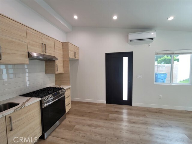 Foto del edificio - 17316 Bircher St
