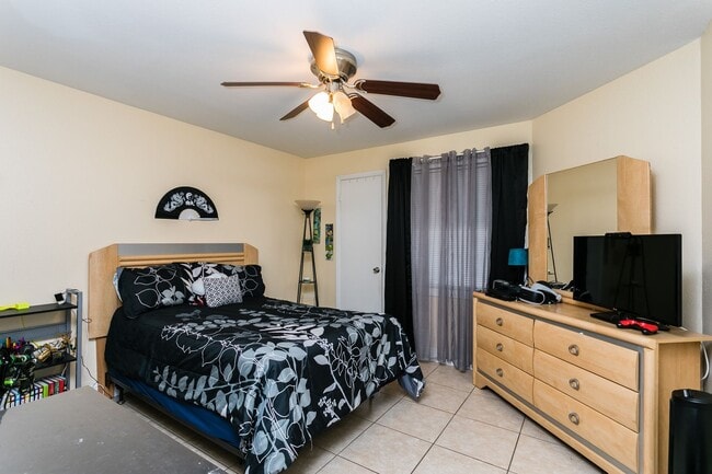 Foto del edificio - Beautiful Condo with two bedrooms and two full bathrooms across from Celebration, FL