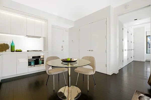 Building Photo - High Floor - Friendly Condo.