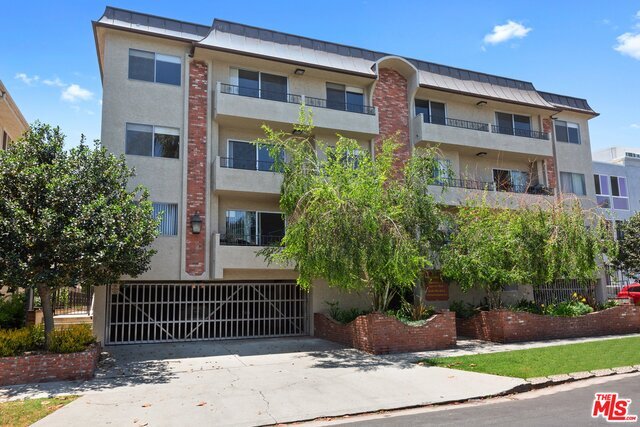 Foto principal - 1821 S Bentley Ave