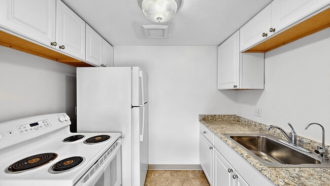 Building Photo - 525 Highland Ave
