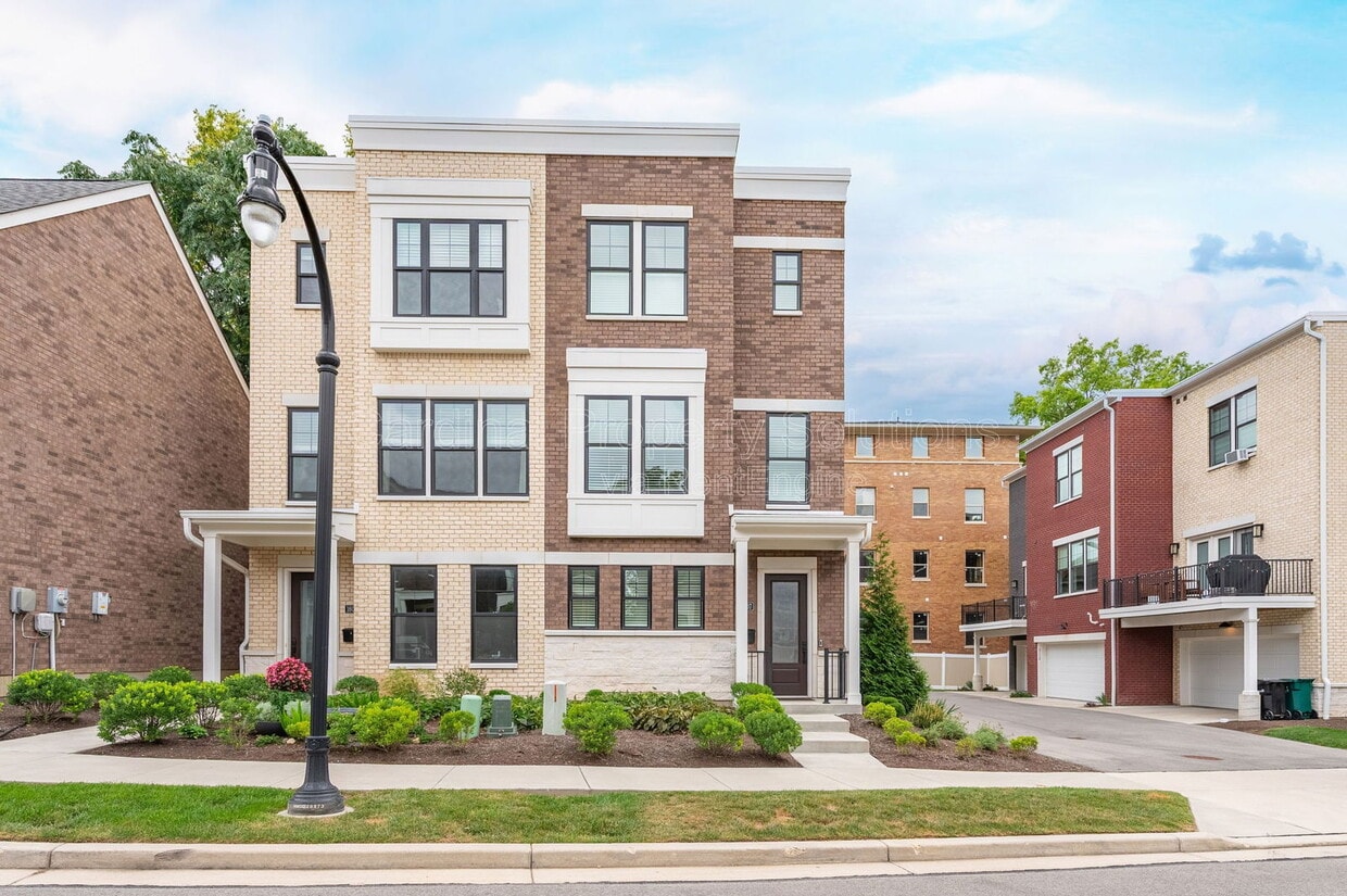 Primary Photo - 1607 Merrimac St