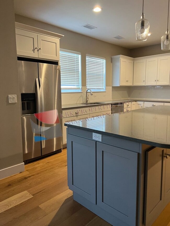 Building Photo - 637 Country Club Cir