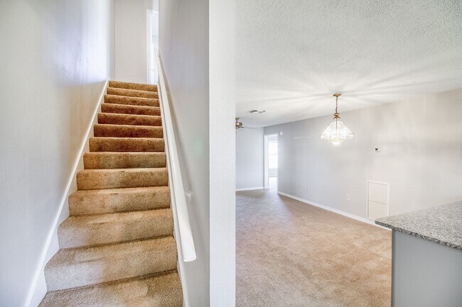 Building Photo - Beautiful 3bed/2.5bath duplex FOR RENT at ...