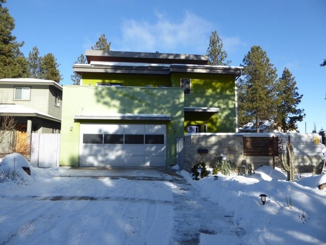Building Photo - 19909 S Alderwood Cir