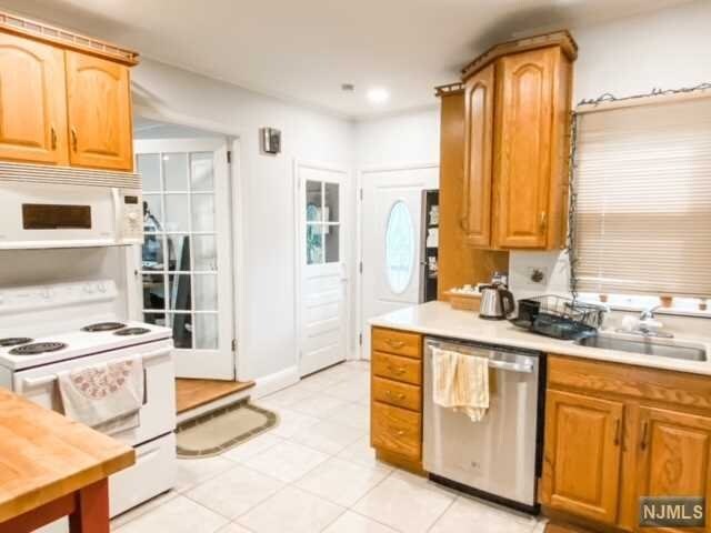 Building Photo - 679 Closter Dock Rd