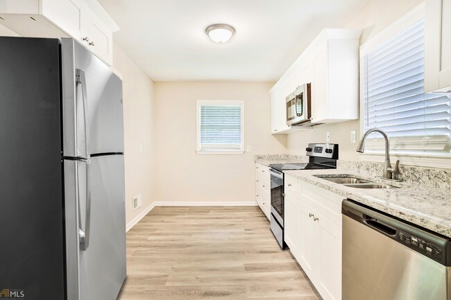 Building Photo - 1417 Lavender Dr NW