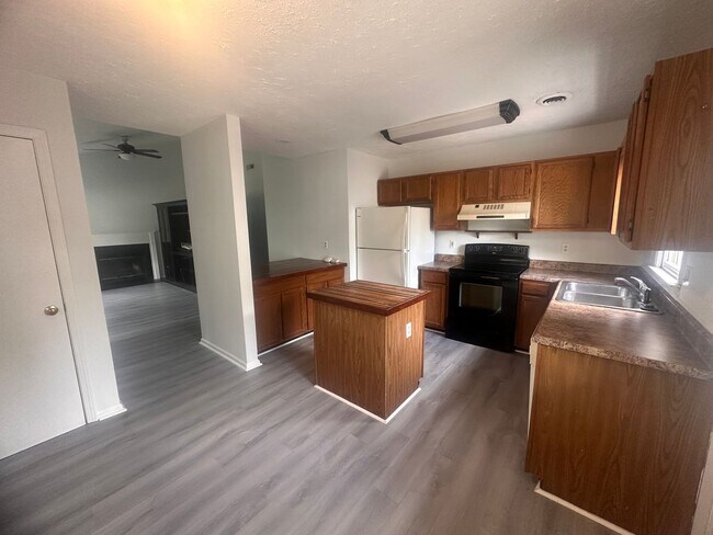 Foto del edificio - 6519 Spicewood St