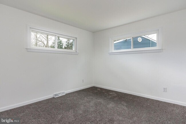 Building Photo - 3747 Ridgewood Rd