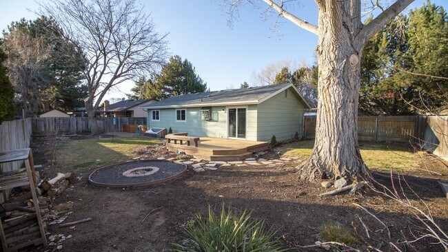 Building Photo - 1073 E Ironside Dr