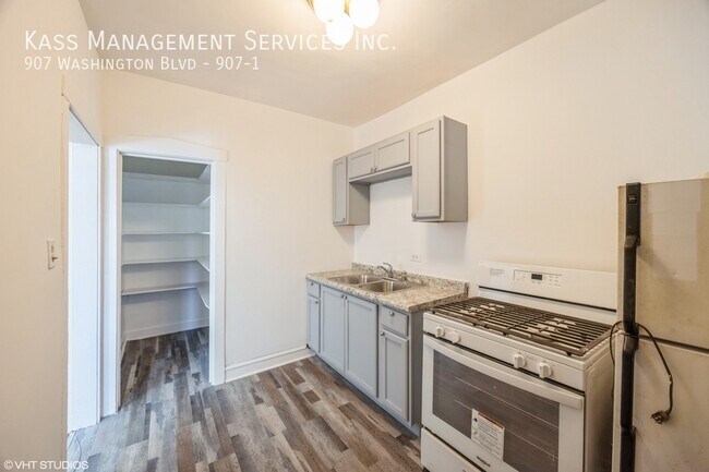 Foto del edificio - Beautiful 1 bed 1 bath in Oak Park!