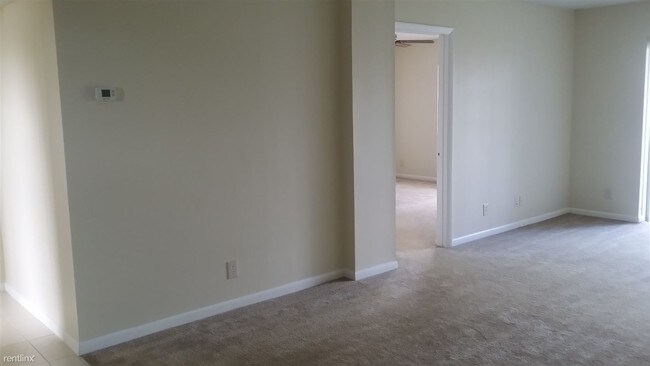 Foto del edificio - 8735 Ramblewood Dr