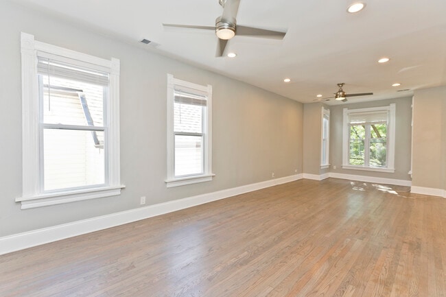 Building Photo - 3727 N Marshfield Ave
