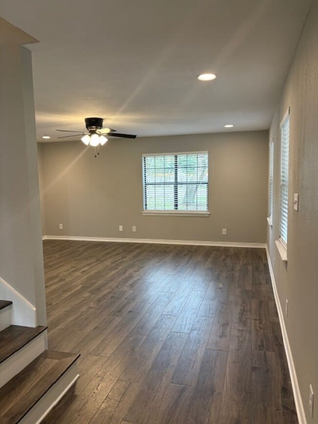 Building Photo - 720 Valparaiso Blvd