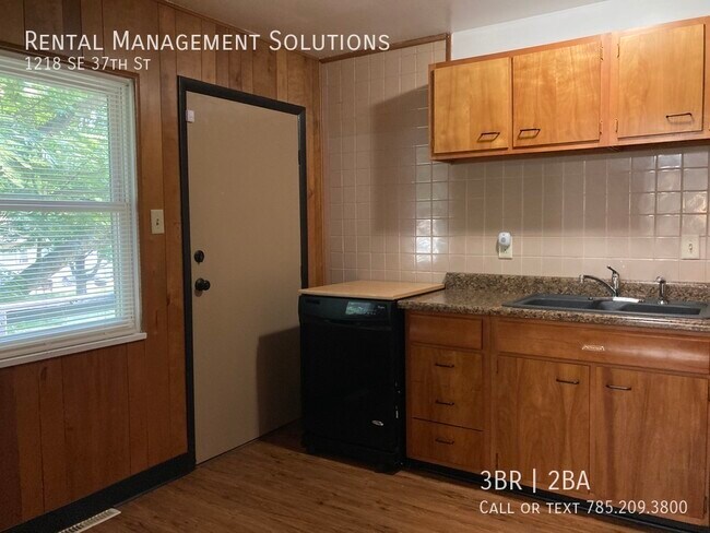 Building Photo - 1218 SE 37th St- 3 BED/1.5 BATH