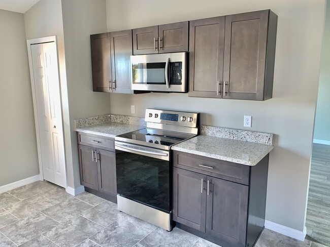 Foto del edificio - Move in ready 3/2 Renovated