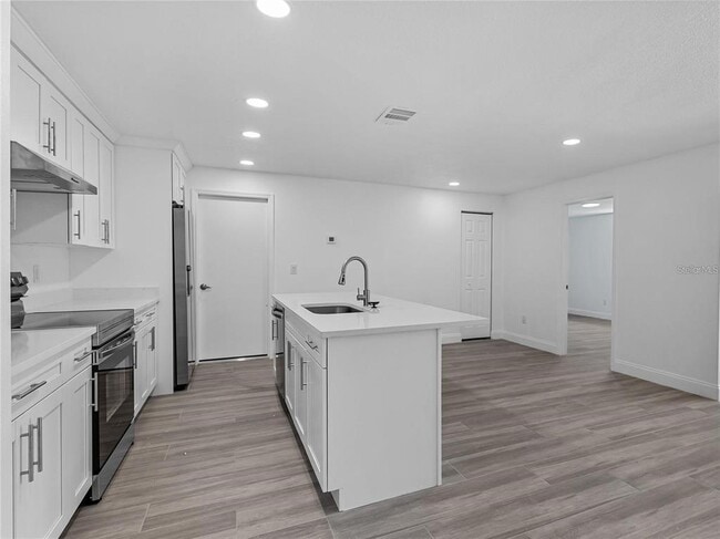 Building Photo - 8201 Riverside Dr NE