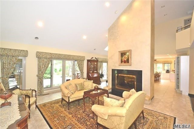 Foto del edificio - 10 Fox Meadow Ln