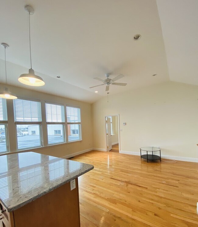 Foto del edificio - 554 Pleasant St