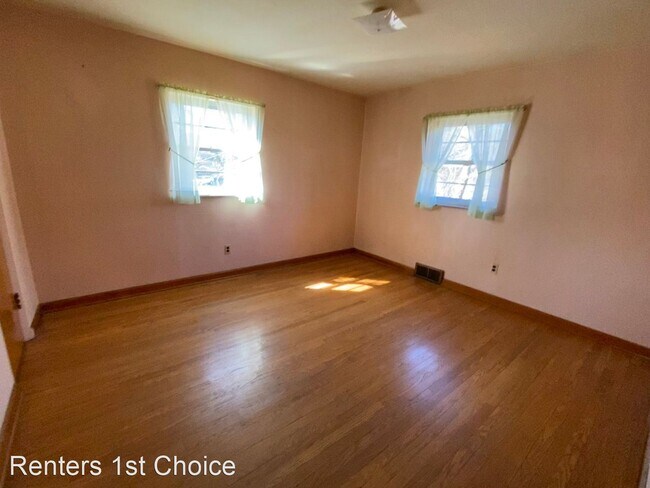 Building Photo - 2 br, 1 bath House - 371 Adrian Dr.
