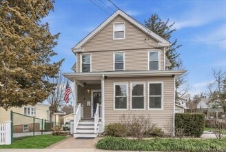 Building Photo - 75 Anstice St