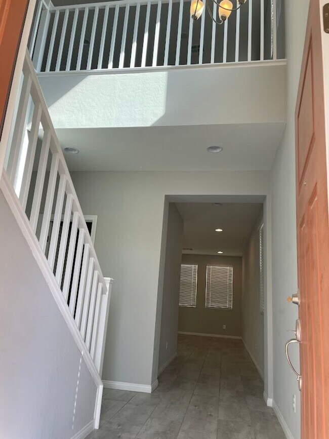 Building Photo - Rhodes Ranch South- 4 Bedroom 3 Bath Home