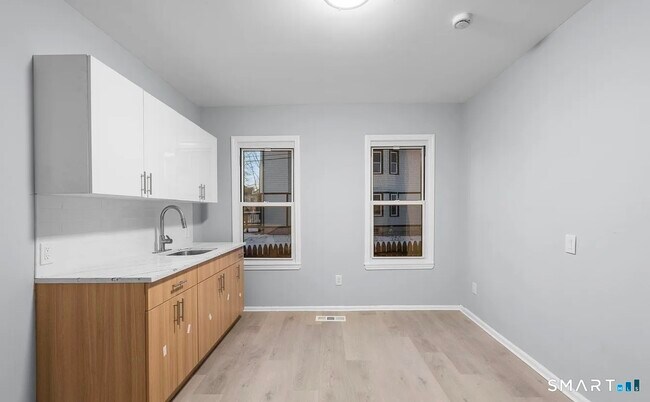 Foto del edificio - 303 Poplar St