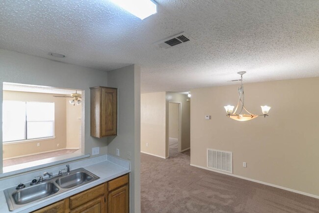 Foto del edificio - Great size duplex in Duncanville!