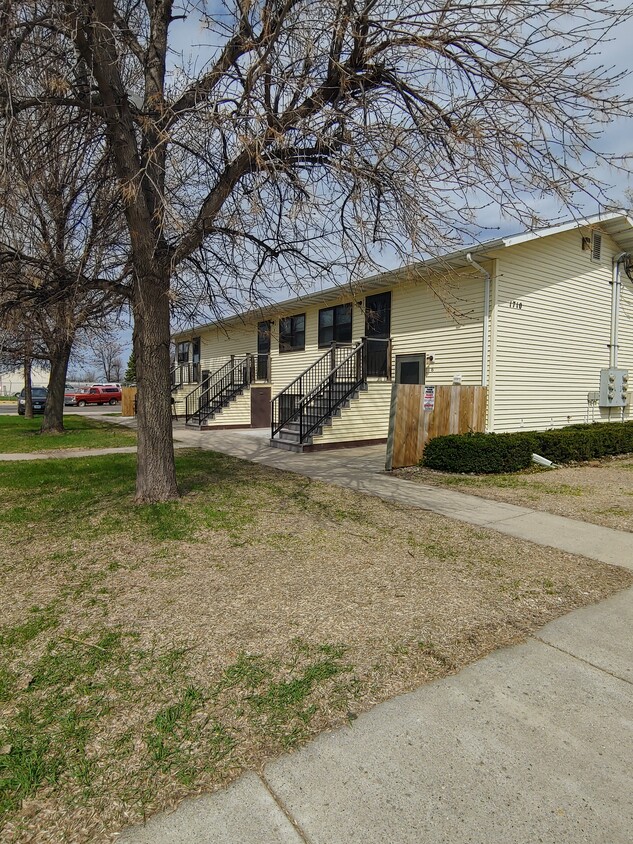 Front - 1710 N 7th St