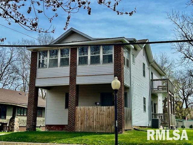 Foto principal - 902 N Sheridan Rd