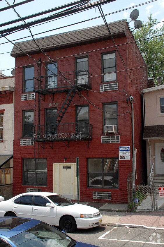 Building Photo - 575 59th St