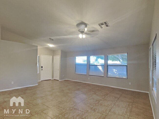 Foto del edificio - 8956 E Hillview St