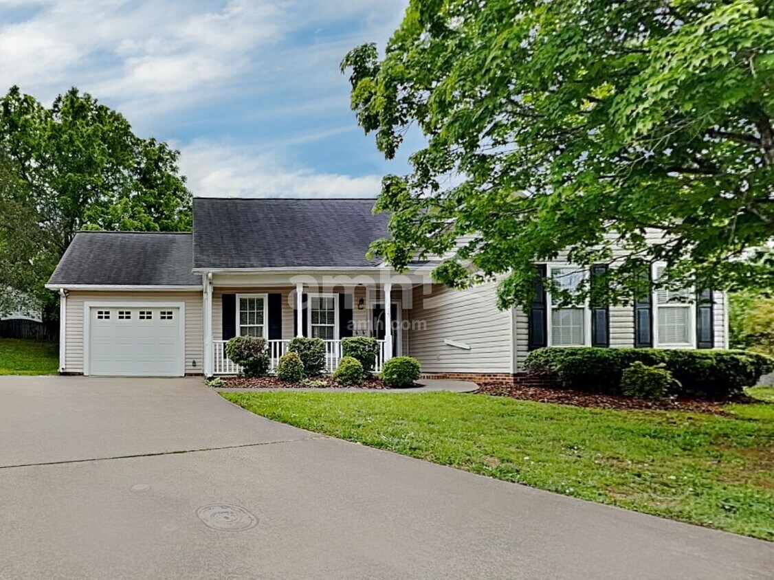 Primary Photo - 375 Cedar Ridge Circle