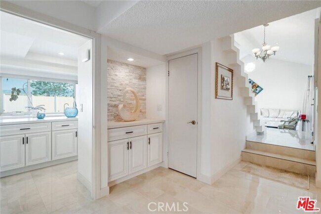 Foto del edificio - 15616 Rosehaven Ln