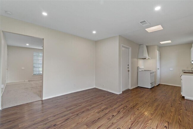 Building Photo - 14515 Essendine Ln