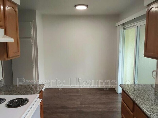 Building Photo - 715 Mary St