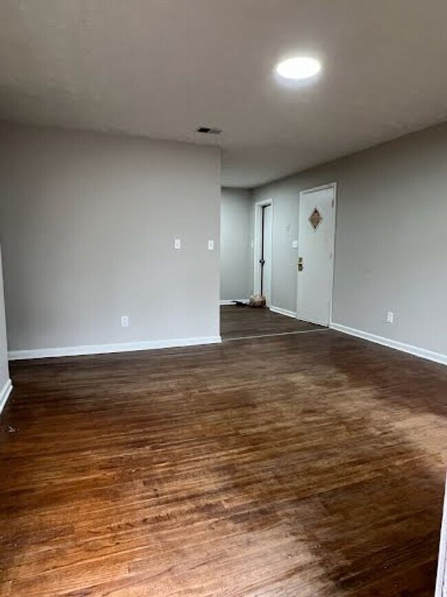 Building Photo - Must see all Brick Home on 1 Acre