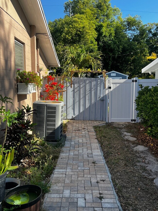 Foto del edificio - 310 15th Ave SW