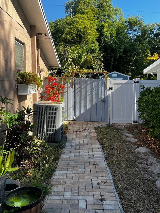 Photo - 310 15th Ave SW House