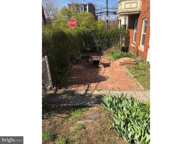 Building Photo - 4201 Terrace St