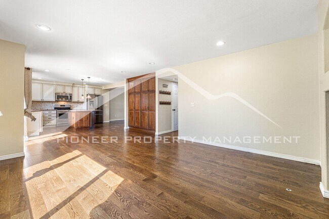 Building Photo - Single Family Home with 2 Car Garage and C...