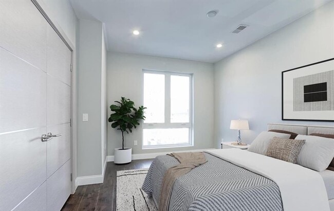 Building Photo - 1630 Cambridge St