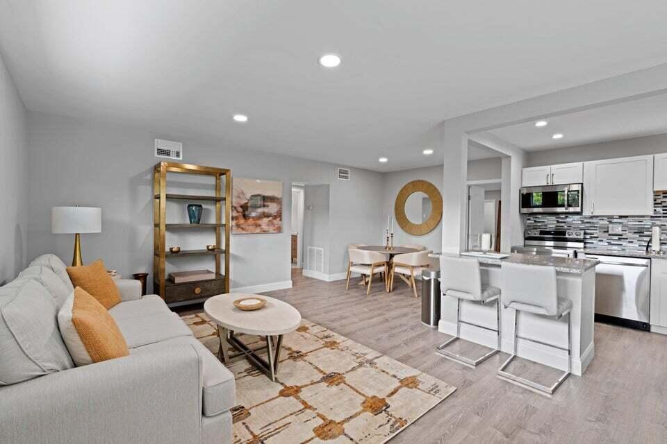 Foto principal - 2312 Spanish Trail