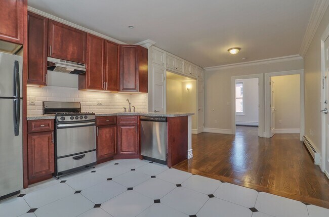 Vista de la sala de estar desde la cocina. - 603 Bloomfield St