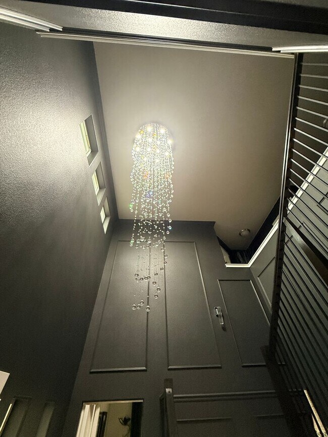 Foto del edificio - Like-New 4BR Home with EV Charging & Designer Upgrades