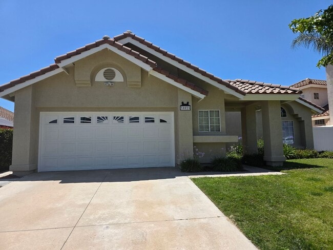 Building Photo - Single Level 3 Bedroom, 2 Bath in central ...