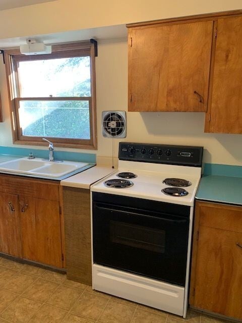 Building Photo - Available Now! 3 bedroom ~ 1.5 Bathroom Ho...