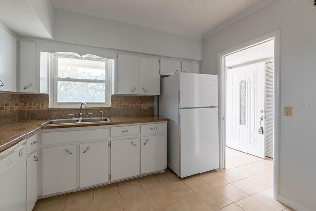 Building Photo - 2350 Haitian Dr