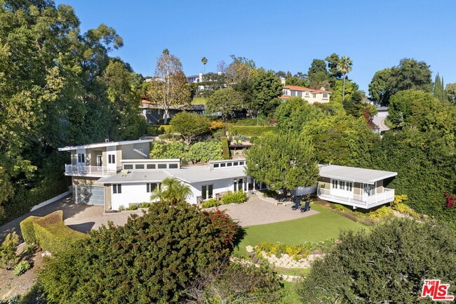 Building Photo - 11215 Sunset Blvd