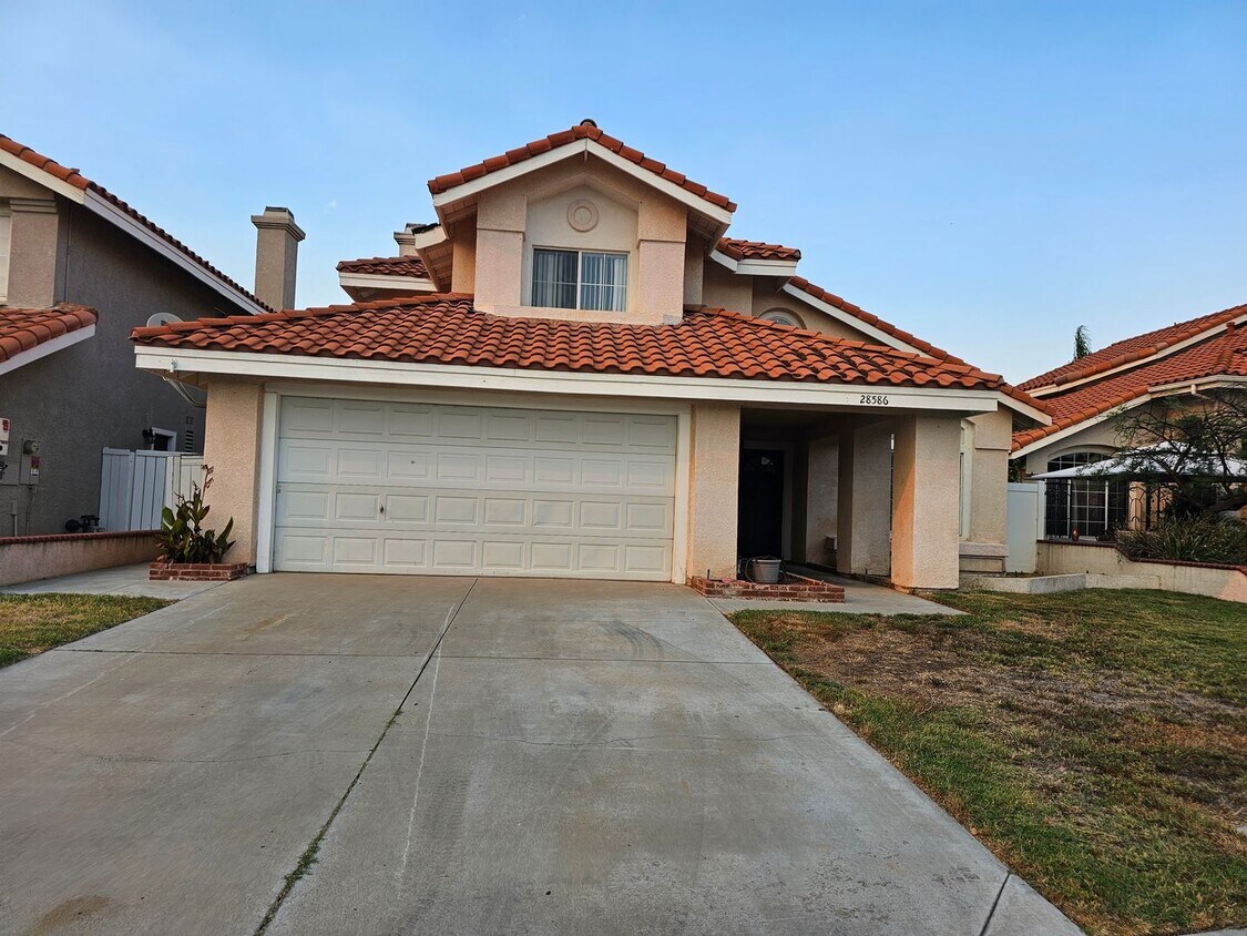 Primary Photo - Great 4 Bedroom Menifee Lakes Home - New P...